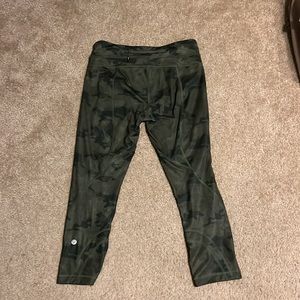 Lululemon size 6 green camo crops